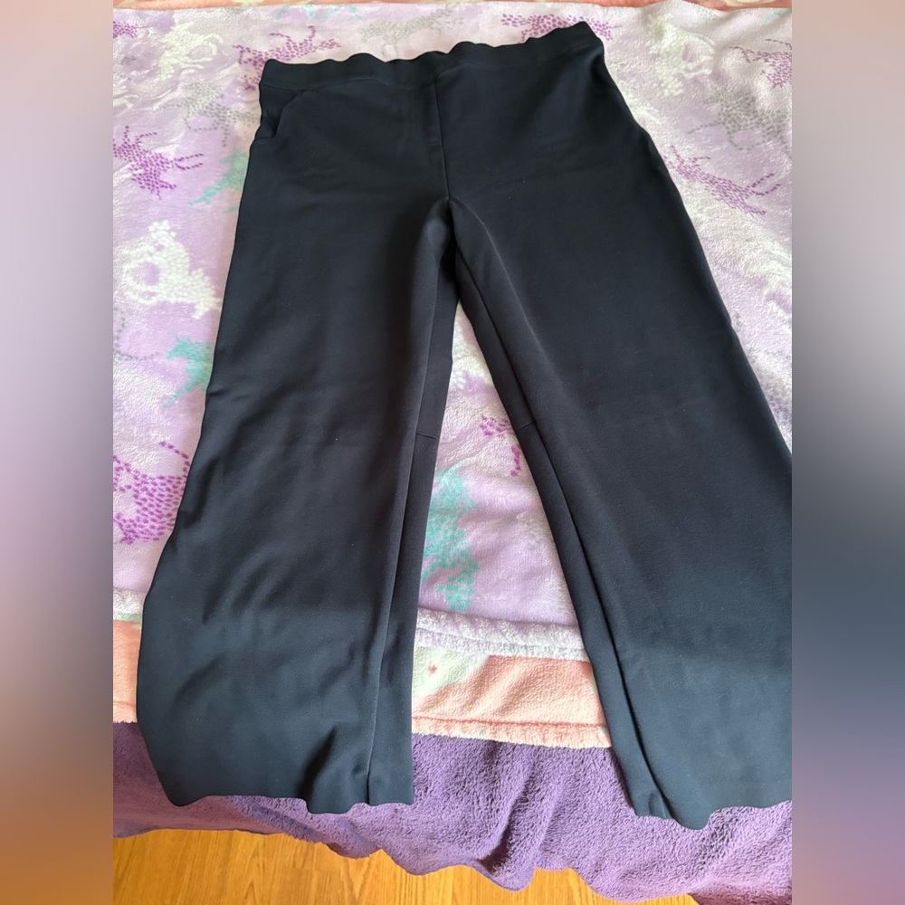 Felina tummy control pull on Capri pant